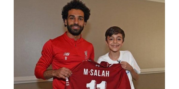 Mohamed Salah odwiedza syryjskie chore dziecko
